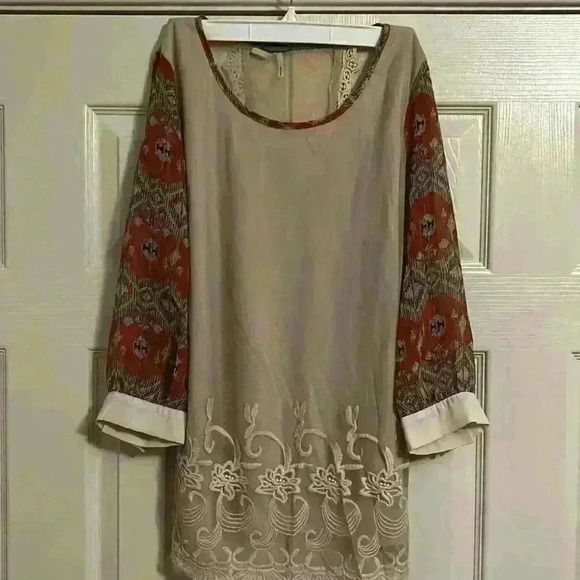 Gimmicks by BKE Blouse - Picture 1 of 5